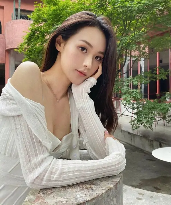 纽约伴游名校艺术史纯欲系女友｜气质高级素颜迷人