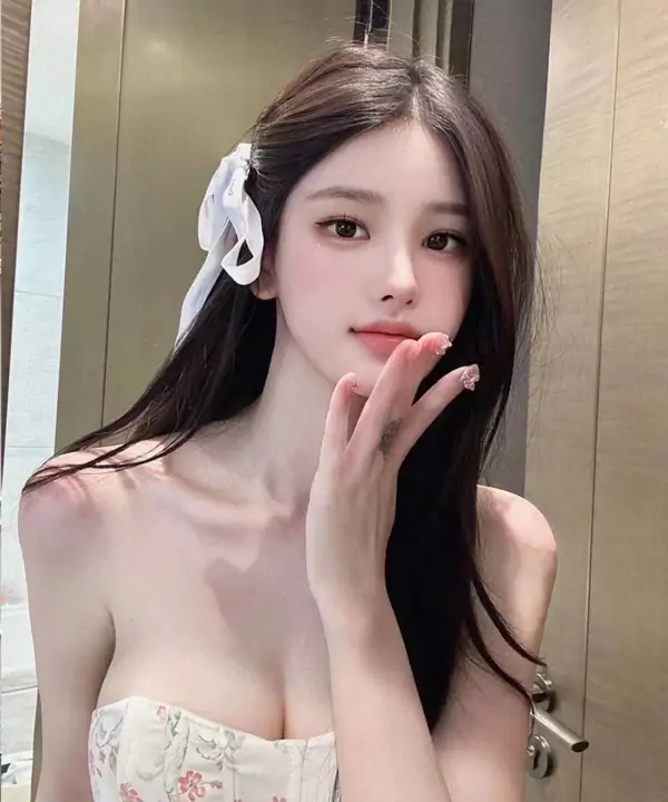 清纯甜妹 艺术专业 0整容无纹身细腰翘臀