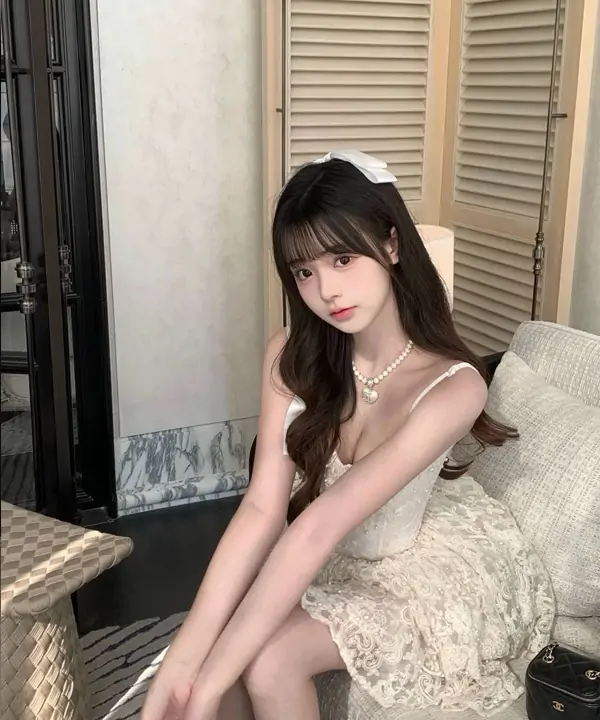 UCL留学妹子 仅短期停留 超嫩超可爱 刚成年的美少女一枚