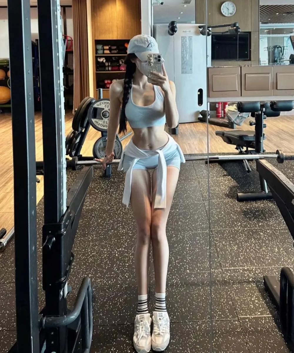 美国外围伴游唱跳全能 练习生美女 本人超美